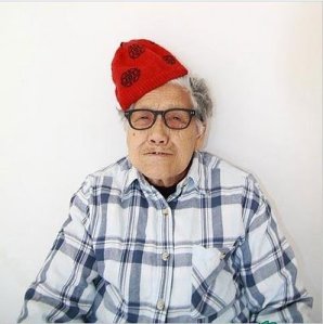 idegue-network.blogspot.com - Foto Narsis Nenek Umur 70 Tahun Gemparkan Cina